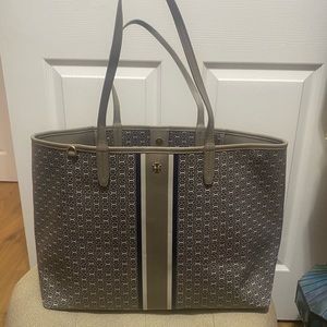 Tory Burch Excellent Condition Gemini Link French Grey Tote